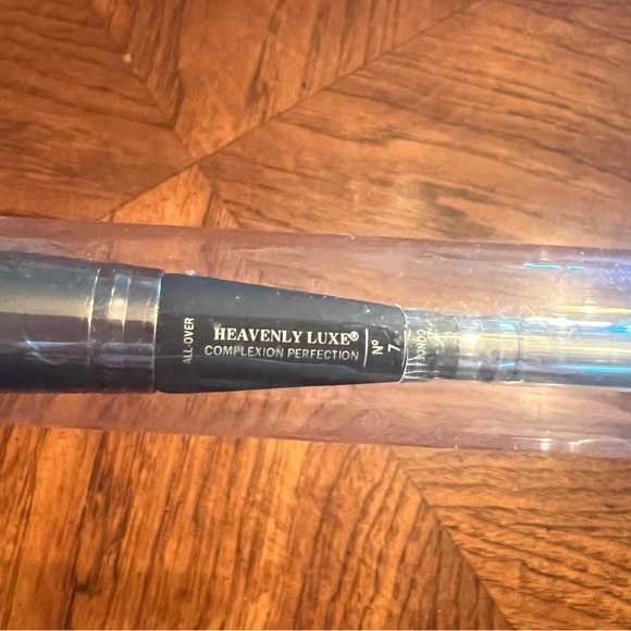 It Cosmetics Heavenly Luxe Complexion Perfection Brush No. 7 Dual Ended Sealed! - Picture 3 of 6